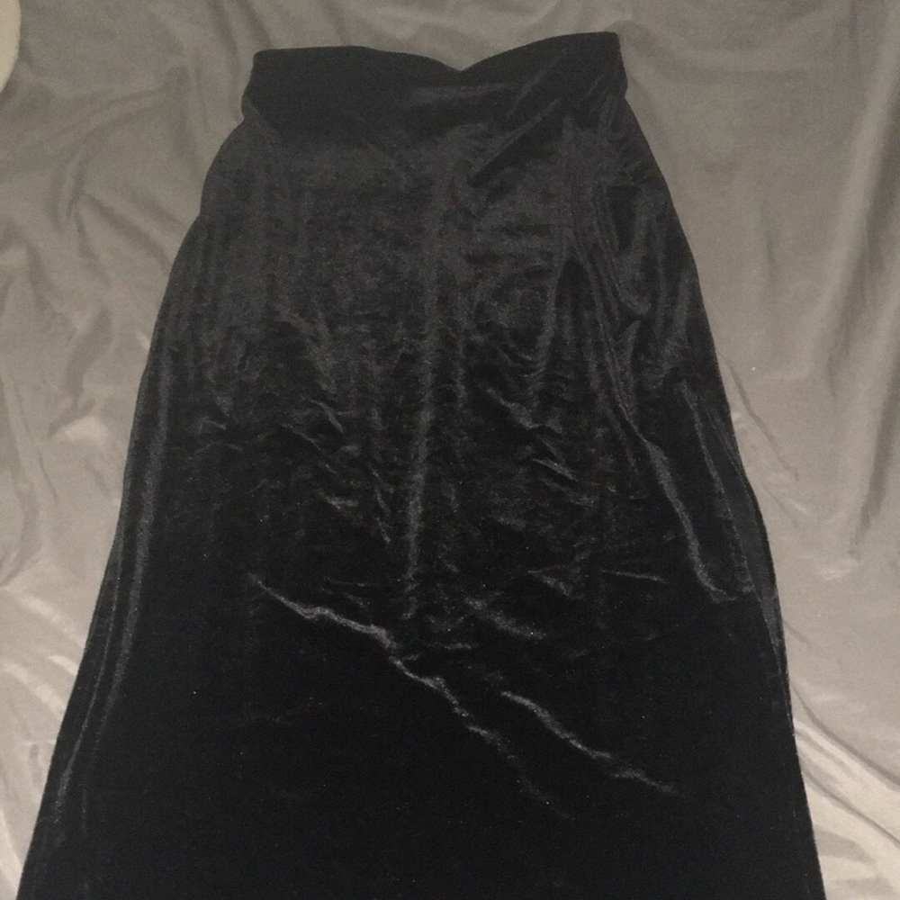 Small Long Black Velvet skirt